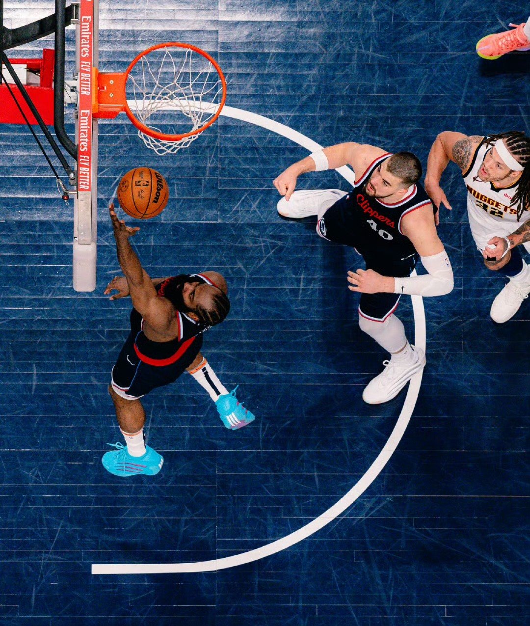 传奇球星回归球场,带领球队创造惊喜 传奇球星回归球场,带领球队创造惊喜