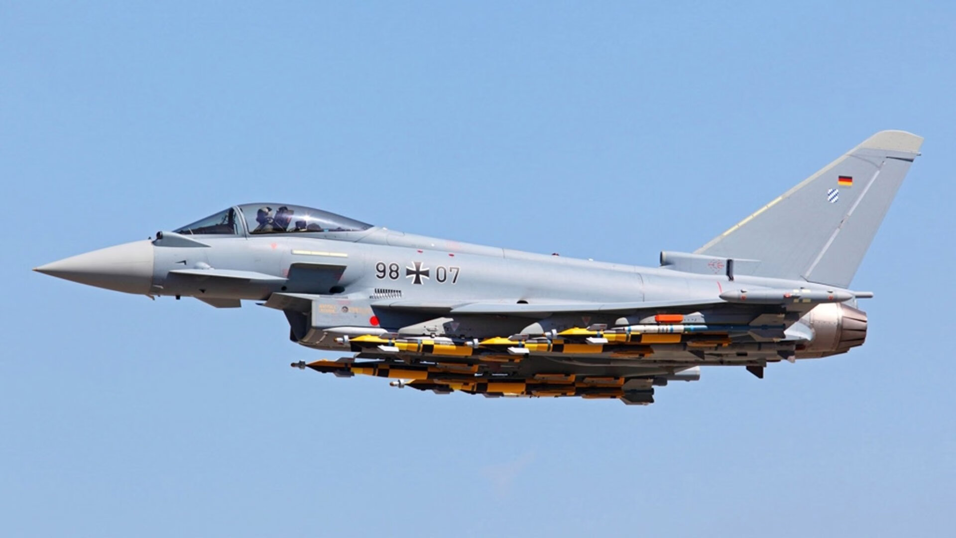 时间裂缝中的猛兽,当本泽马在末节接管一场哥斯达黎加对阵拜仁的足球赛