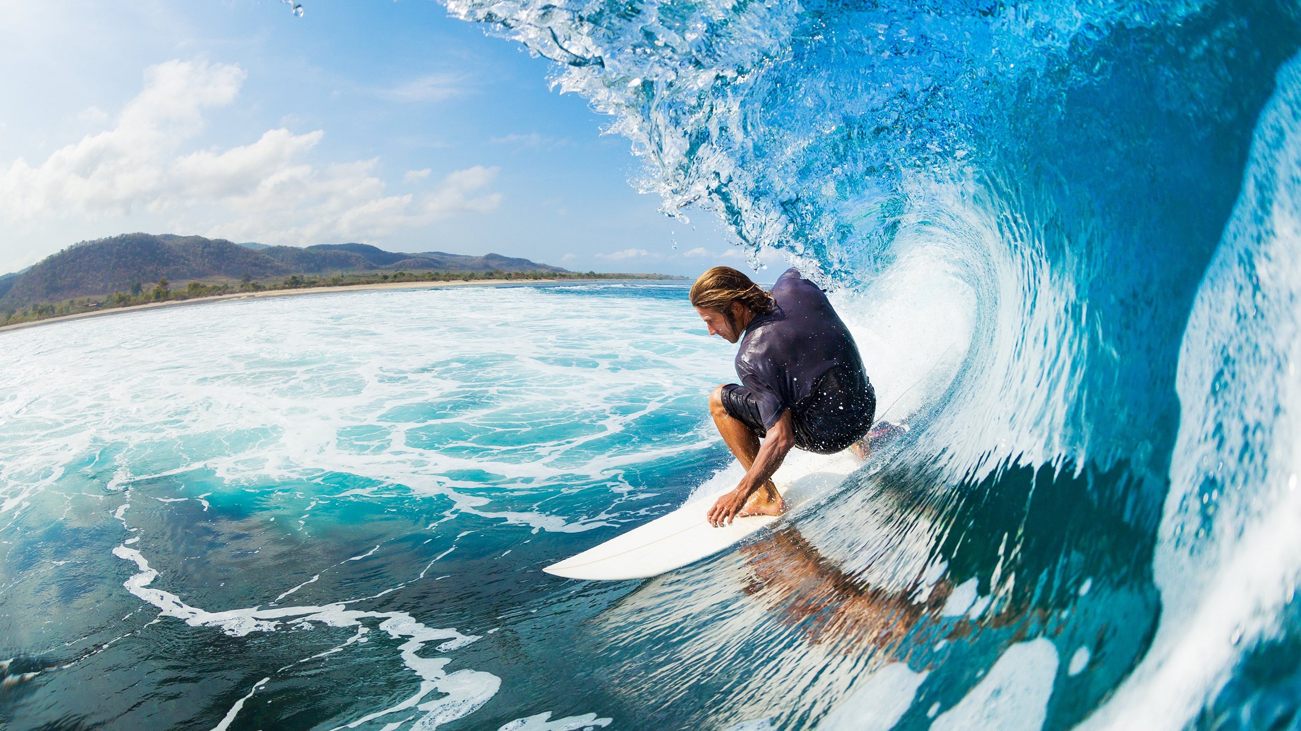 足球之夜双星闪耀，苏亚雷斯爆发引领乌拉圭逆袭，克罗地亚完胜厄瓜多尔展现实力